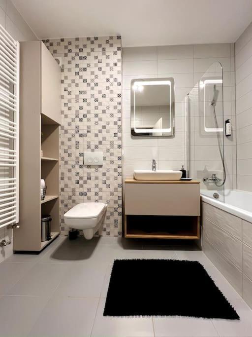 Skylark - Singapore Penthouse With Jacuzzi & Panoramic View 布拉索夫 外观 照片