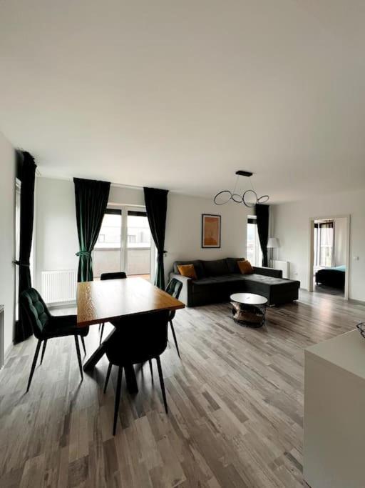 Skylark - Singapore Penthouse With Jacuzzi & Panoramic View 布拉索夫 外观 照片